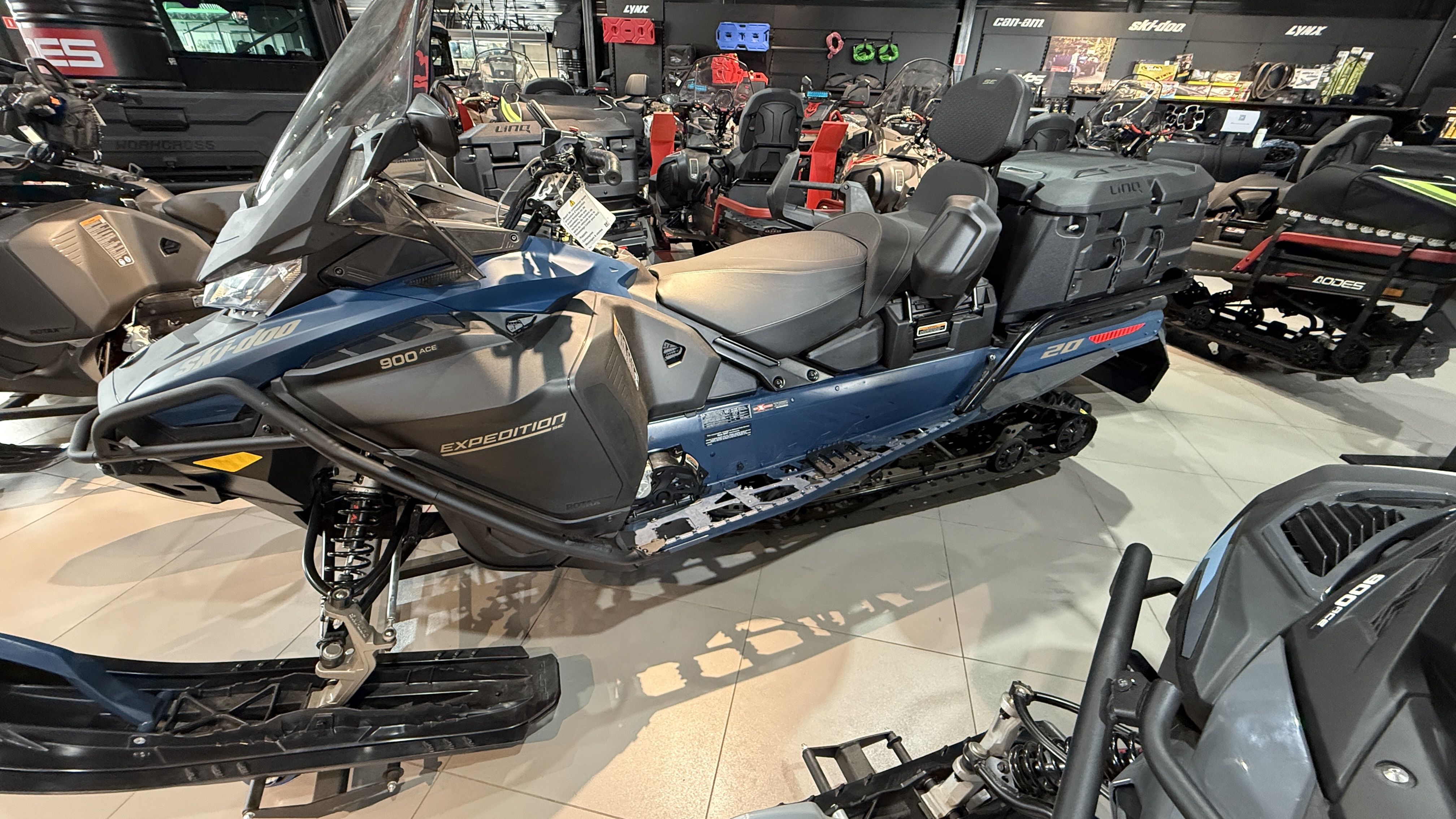 Снегоход Ski-Doo Expedition SE 900 ACE