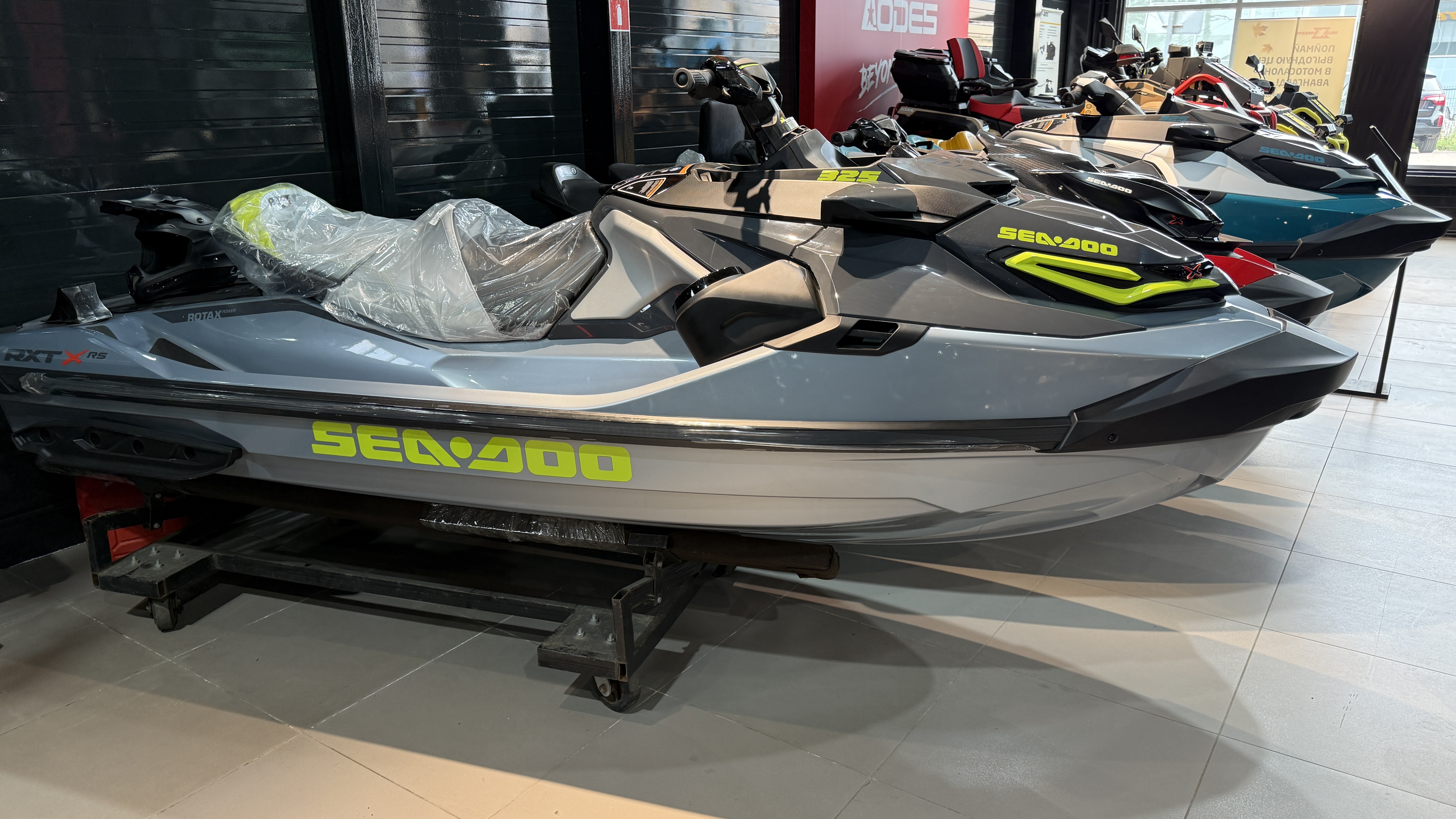 Гидроцикл Sea-Doo RXT X 325 2025 цвет: серый