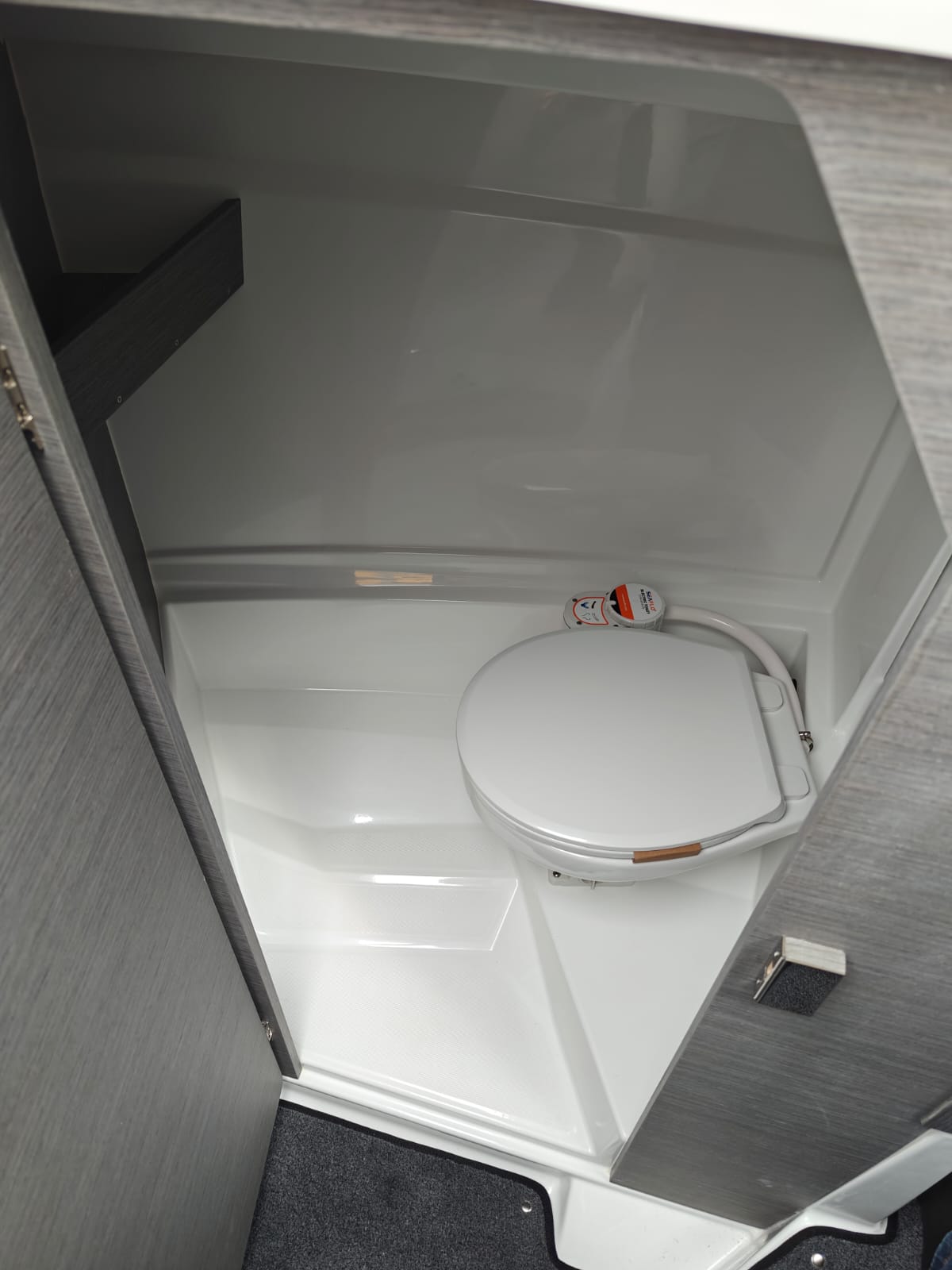 Лодка моторная Феникс 700 Cabin белый