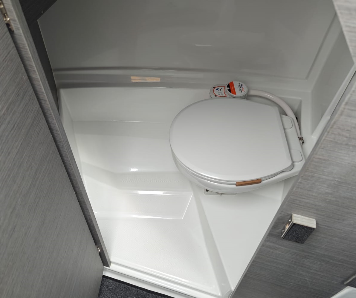 Лодка моторная Феникс 700 Cabin белый