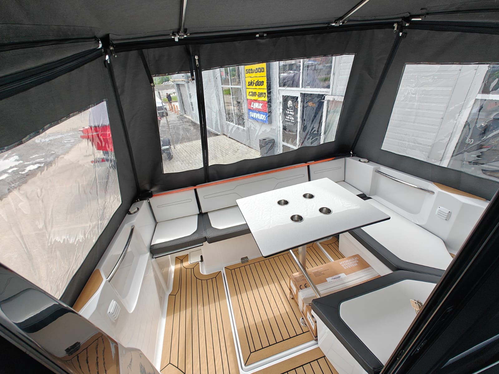 Лодка моторная Феникс 700 Cabin белый