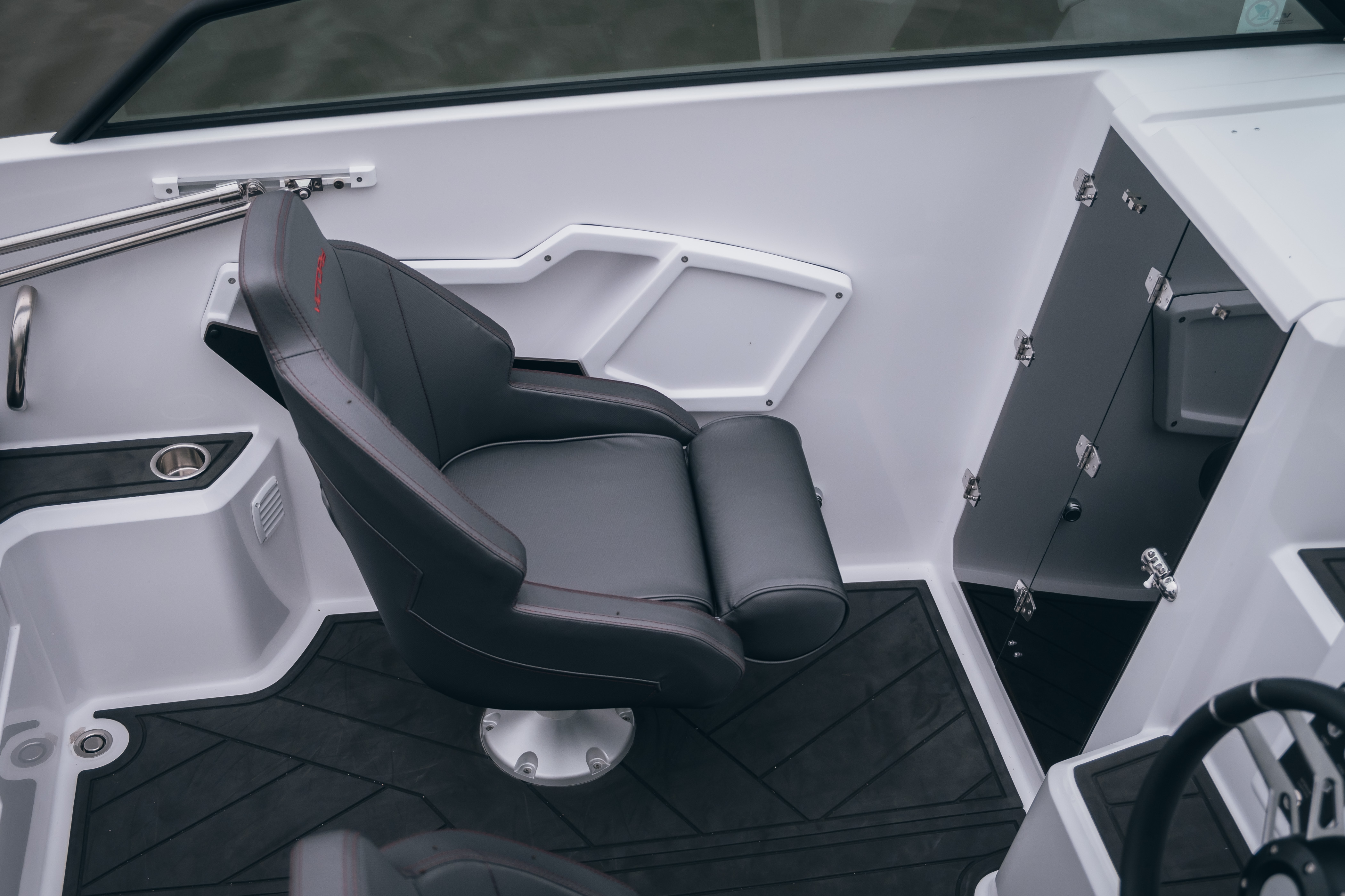 Лодка комбинированная Victory 570 Cruiser 2025