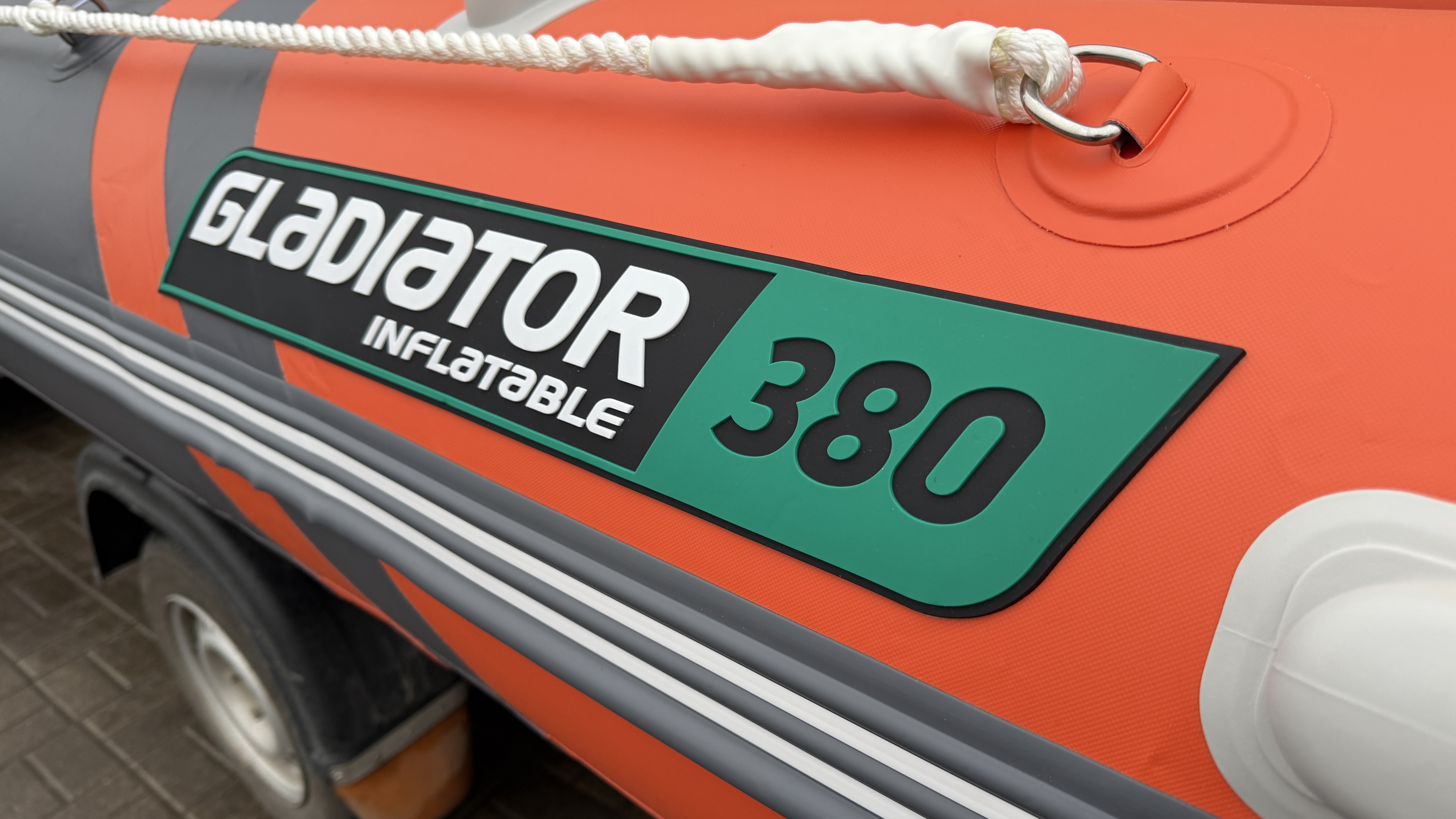 Надувная лодка GLADIATOR E380 PRO (оранжево-темносерый)