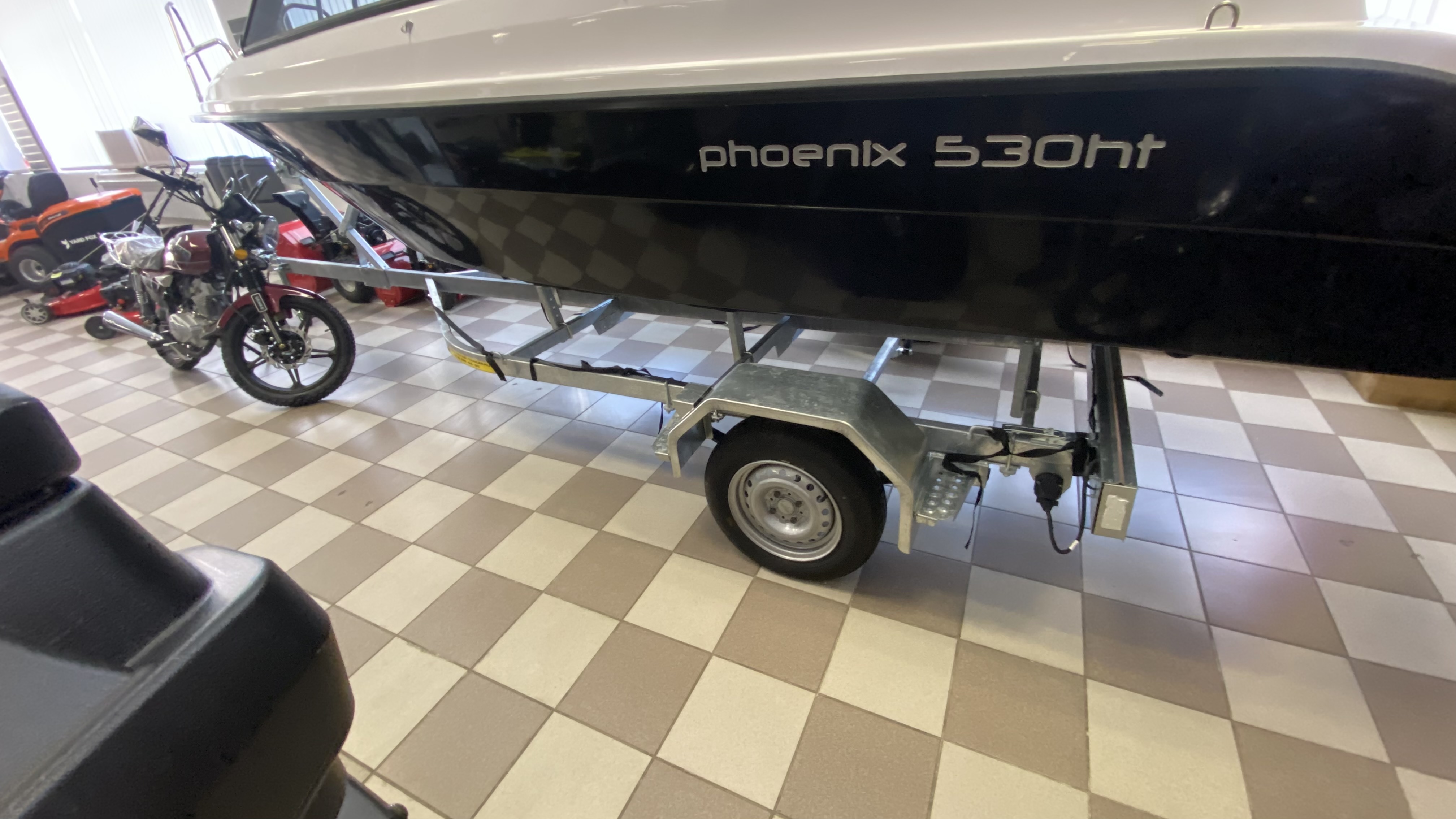 Лодка Феникс 530 Hard Top жесткий верх