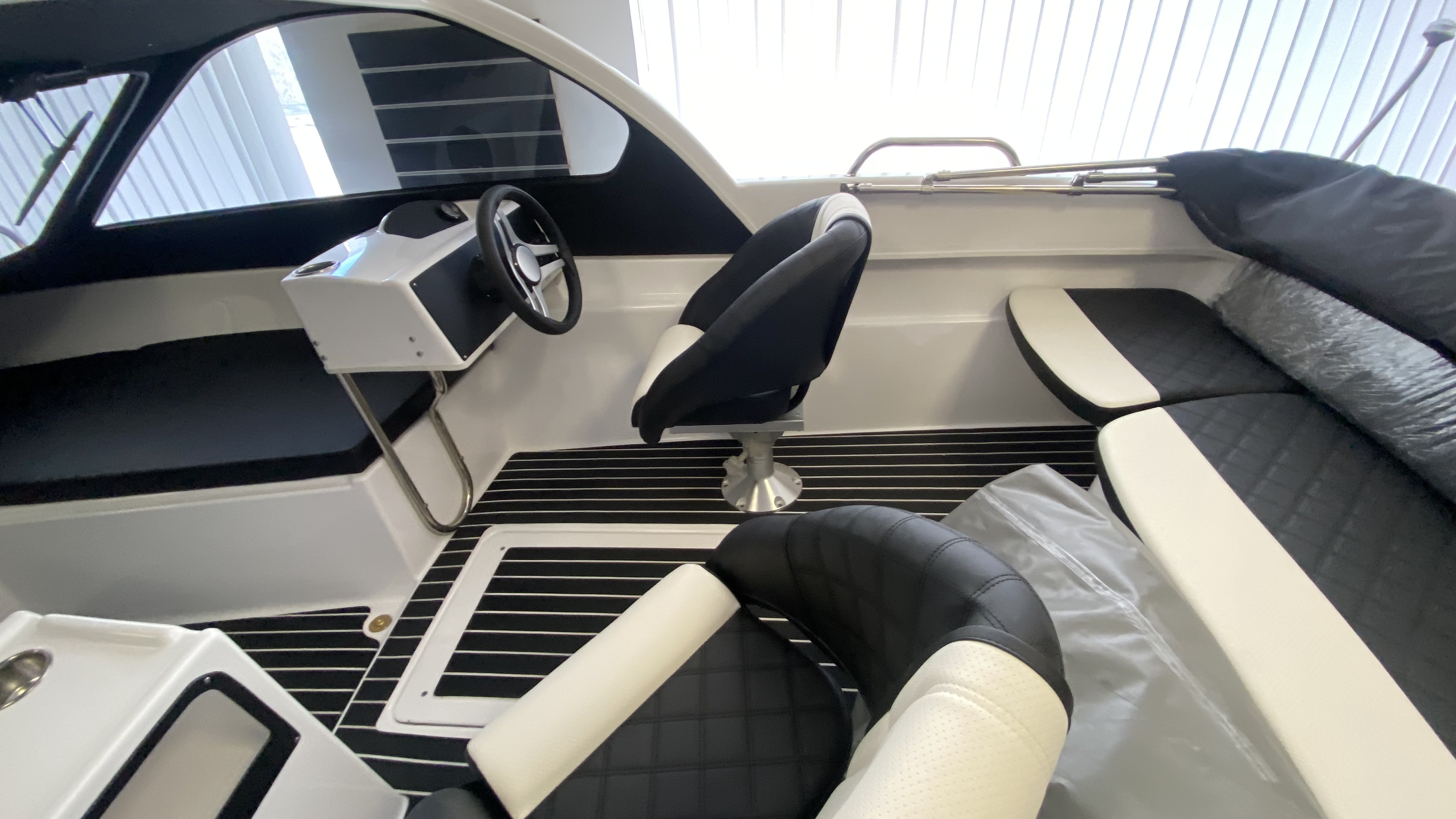 Лодка Феникс 530 Hard Top жесткий верх