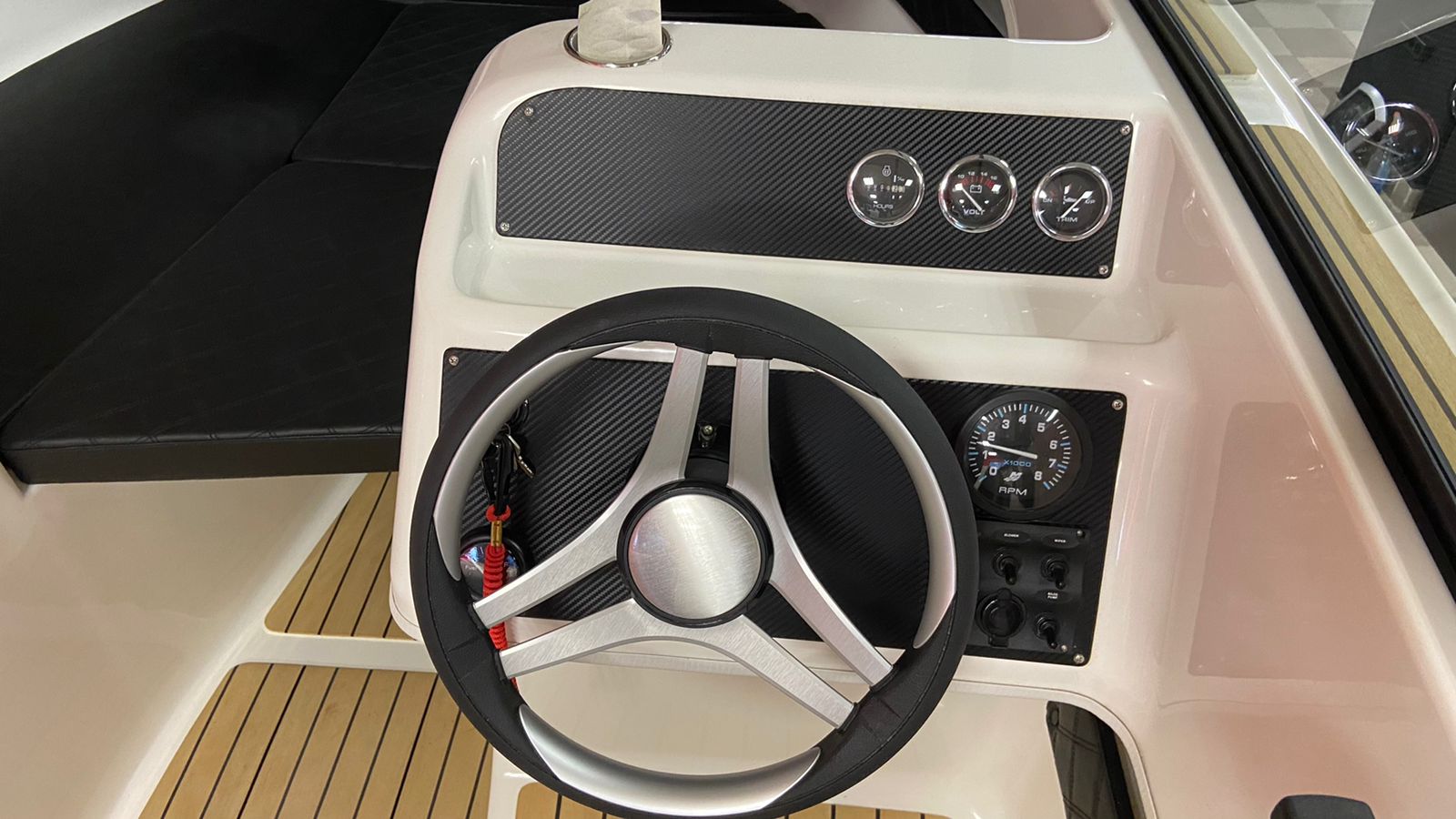 Лодка Феникс Phoenix 600 HT Хард топ